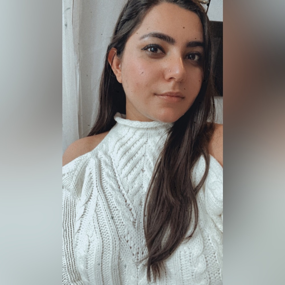 Cold shoulder, white woollen sweater